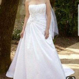 Wedding dress 18w (never worn except to try on)